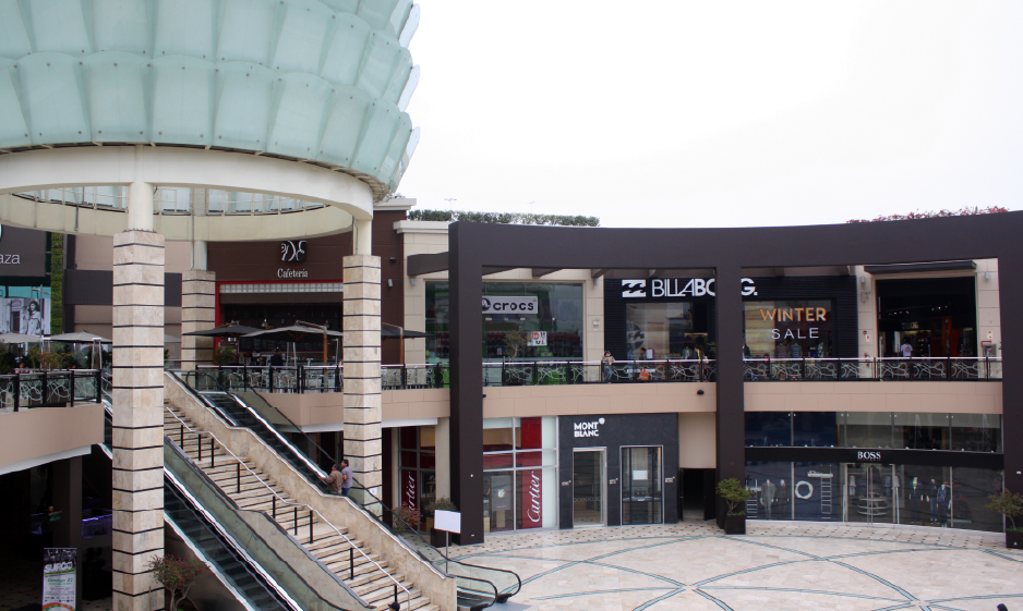 Al frente del Jockey Plaza